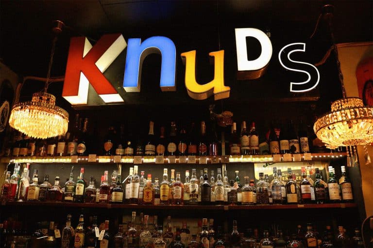 colorful sign saying "knuds"